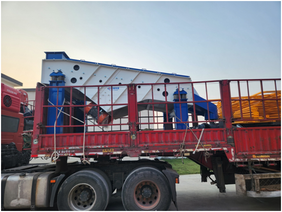 直線(xiàn)篩、方形搖擺篩發(fā)貨